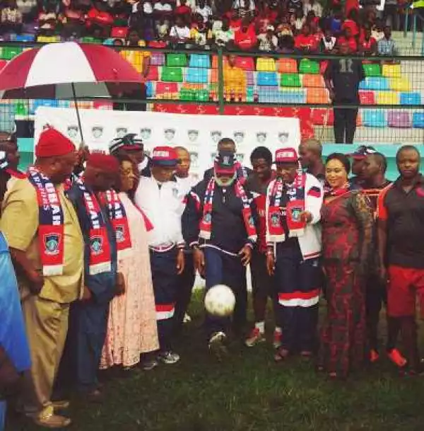 Abdulsalami Abubakar Shows His Football Skills As He Visits Ifeanyi Ubah Games Village In Nnewi
